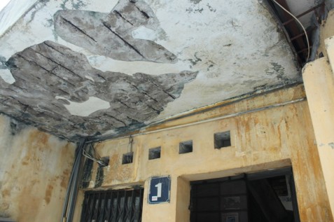 30 năm sống trong “tập thể nghiêng”